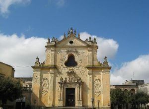 Tricase - Piazza Giuseppe Pisanelli - Prospetto frontale della Chiesa di San Domenico